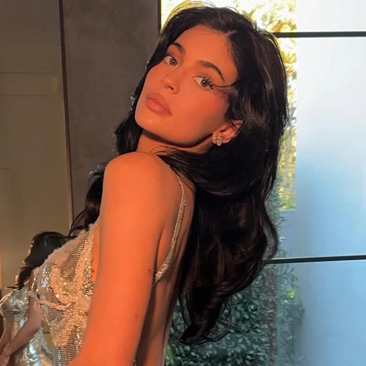 Kylie's Golden Globes Look Bundle - Image 2