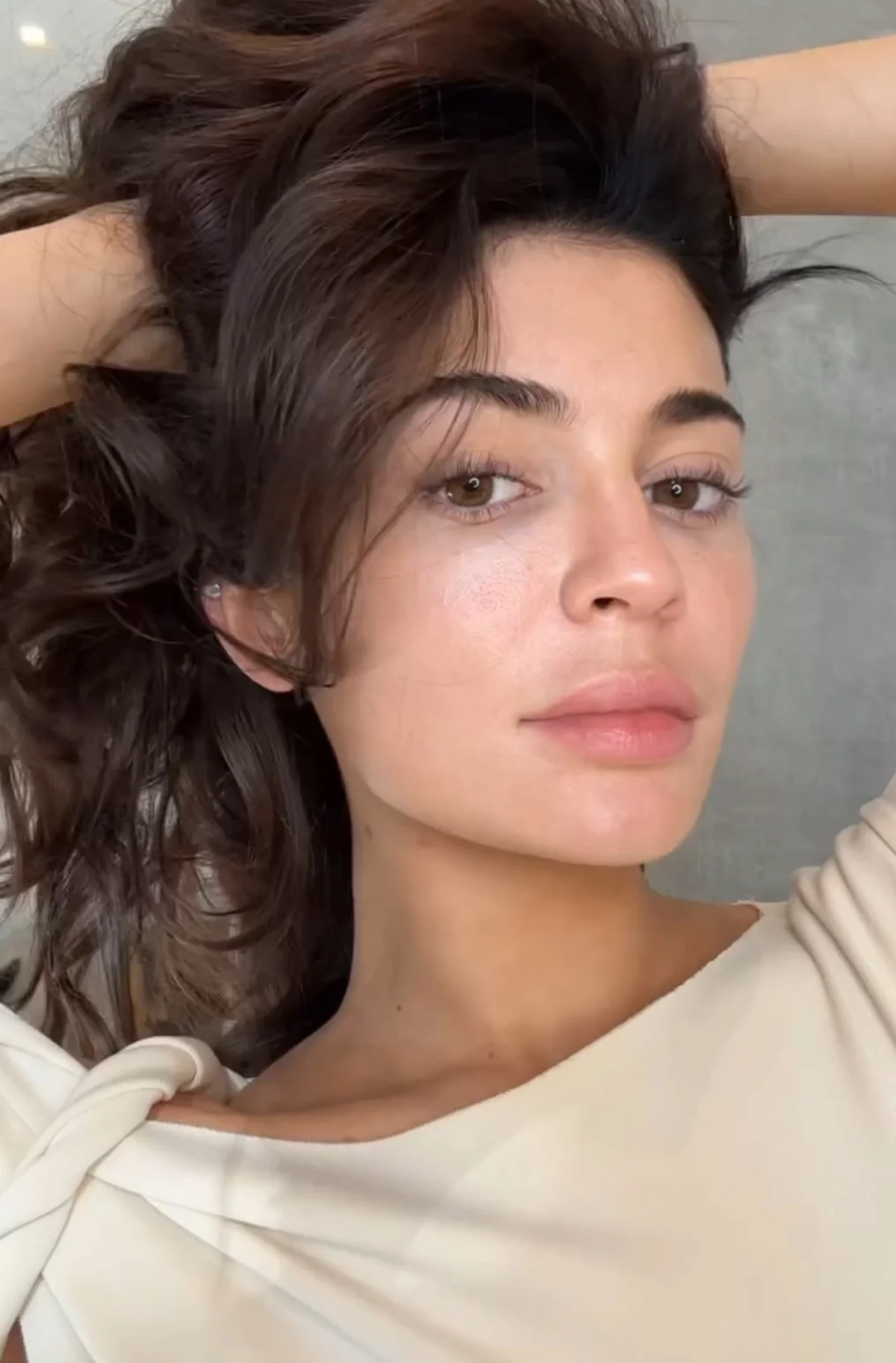 Kylie's Peachy Glam Look - Image 2
