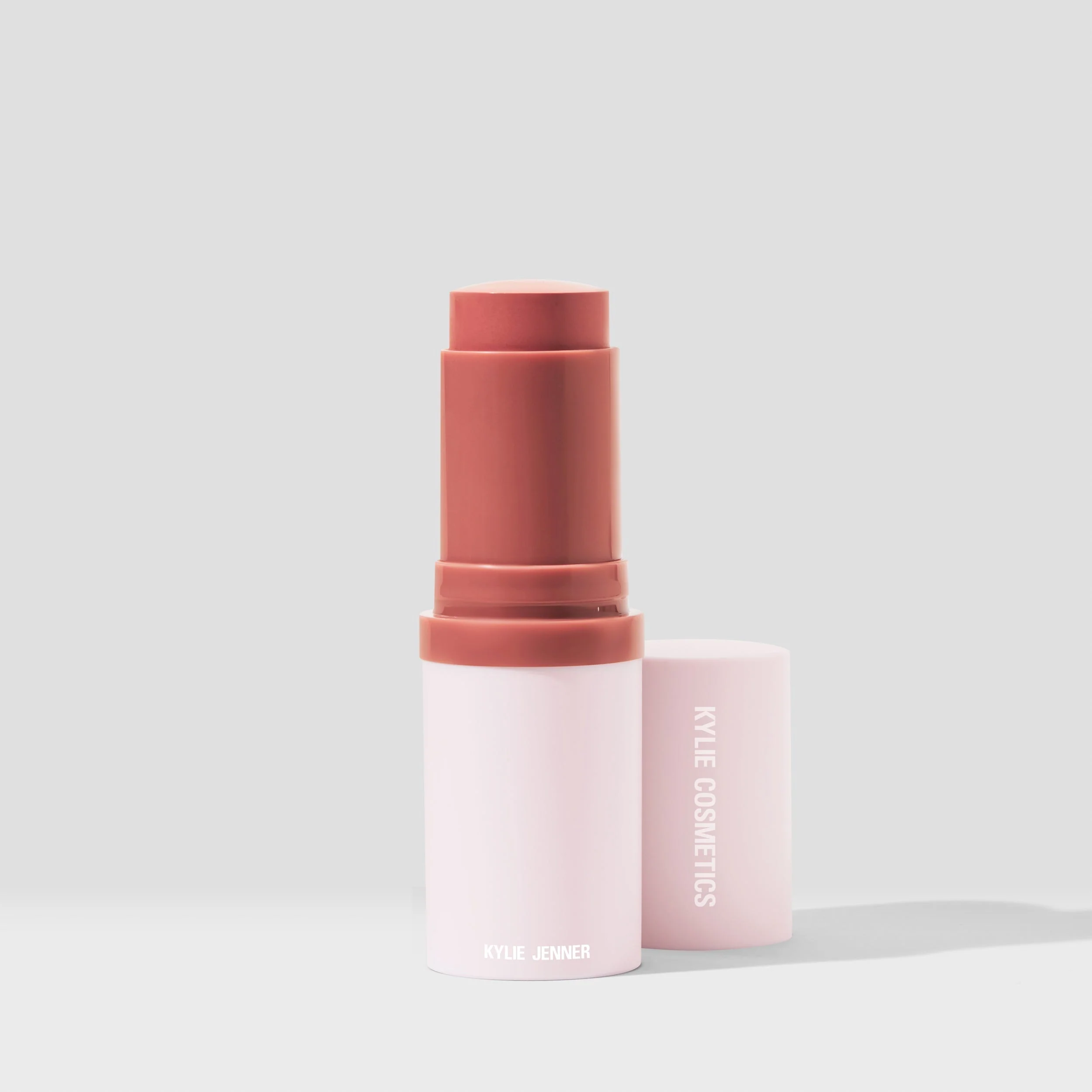 Kylie's Powder Foundation Campaign Look Bundle - Image 5