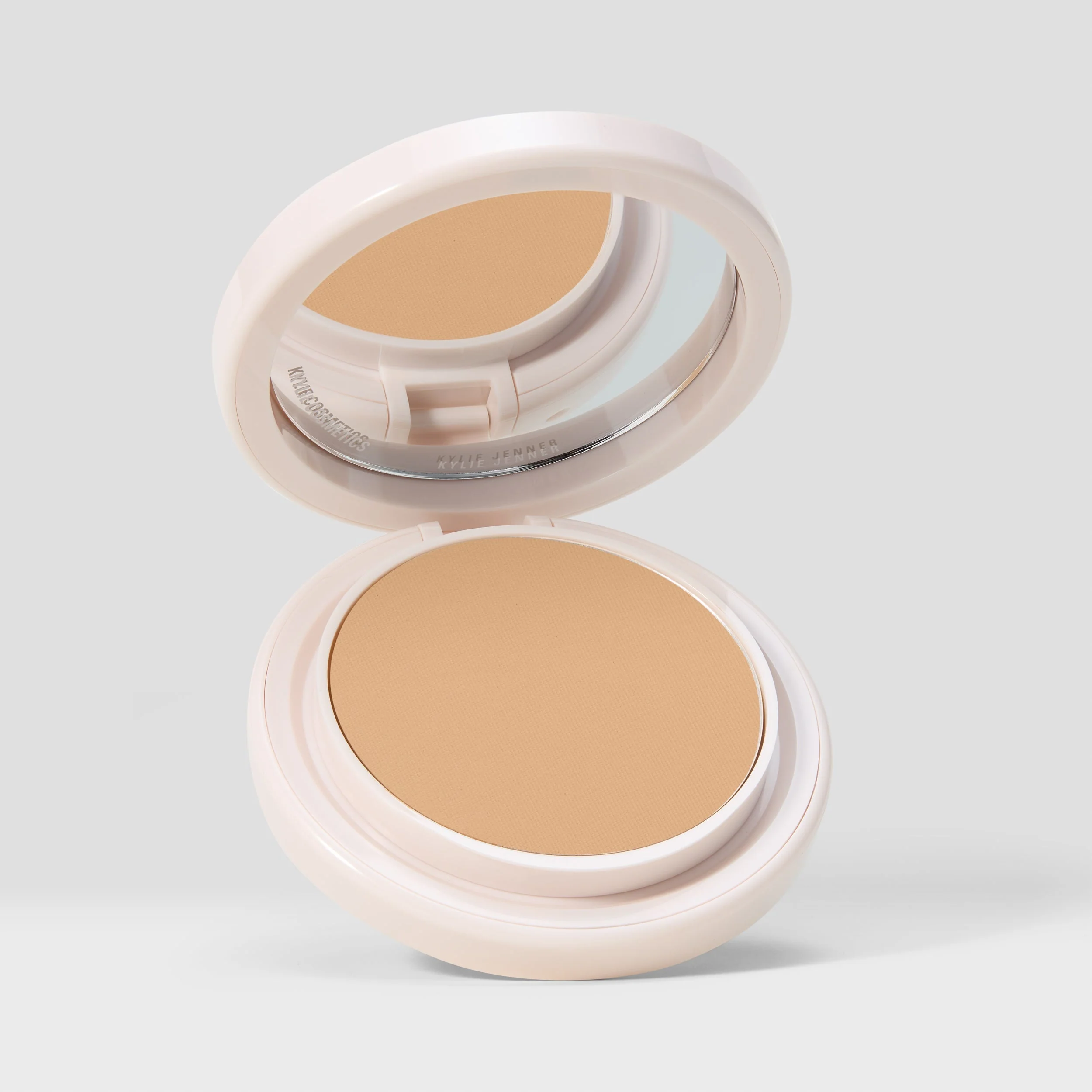 Kylie's Signature Glam Look Bundle - Image 2